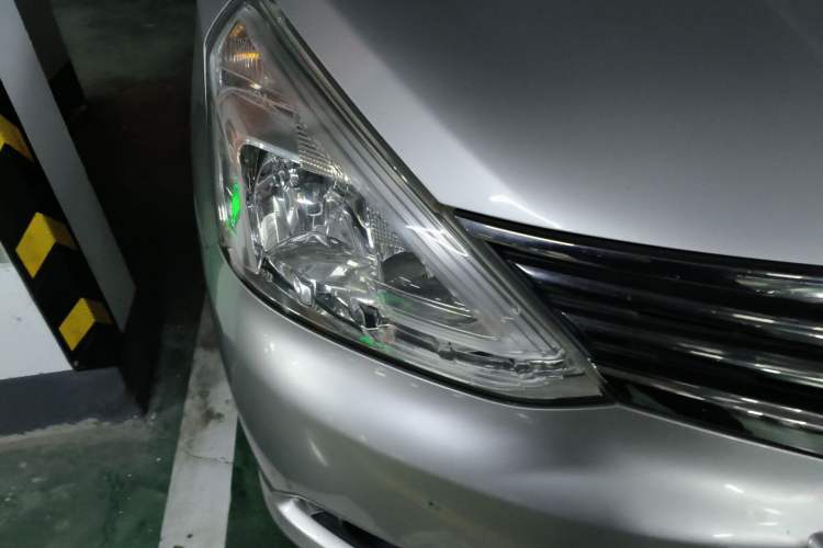 Used Nissan Livina 2013 1.6XE Manual Comfort Edition Right Front Headlight