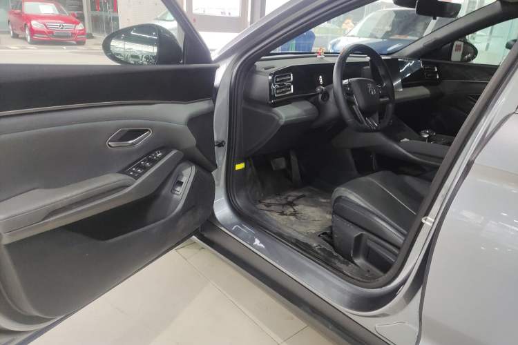 Used BYD Qin L 2024 DM-i 80KM Leading Model
