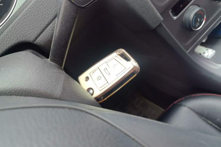 Used Volkswagen Golf 2014 1.6L Manual Fashion Edition
