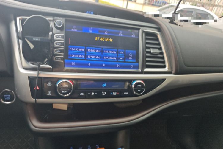 Used Toyota Highlander 2018 2.0T Four-Wheel Drive Luxury Version 7 Seats China VI Standard Audio And AC Panel