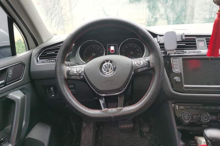 Used Volkswagen Tiguan L 2017 330TSI Automatic Two-Wheel Drive Luxury Edition Steering Wheel