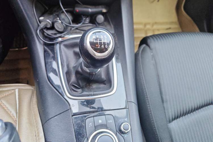 Used Mazda 3 Axela 2014 Sedan 1.5L Manual Comfort Model