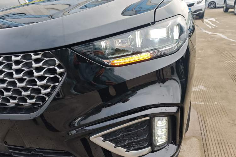 Used Wey VV5 2021 1.5T Two-Wheel Drive Color Pioneer
