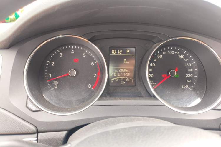 Used Volkswagen Sagitar 2015 1.6L Automatic Fashion Model Instrument Cluster