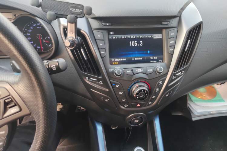 Used Hyundai Veloster 2015 1.6T Automatic Luxury Edition Audio And AC Panel