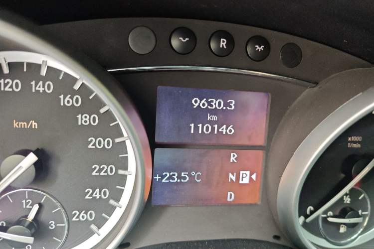 Used Mercedes-Benz R-Class 2017 R 320 4MATIC Business Edition Prestige Model