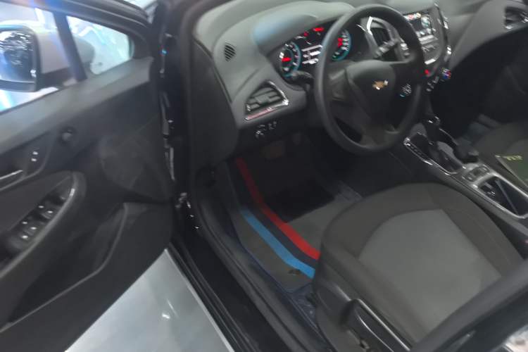 Used Chevrolet Cruze 2018 320 Automatic Pioneer Sunroof Edition
