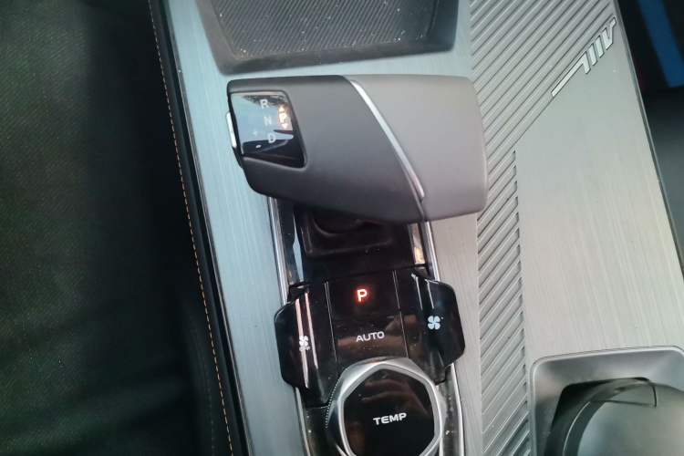 Used CHANGAN OSHAN Z6 2022 Blue Whale 1.5T DCT Smart Edition Urban Version
