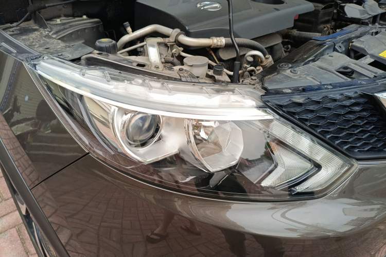 Used Nissan Qashqai 2017 2.0L CVT Smart Enjoyment Version China V Standard Right Front Headlight