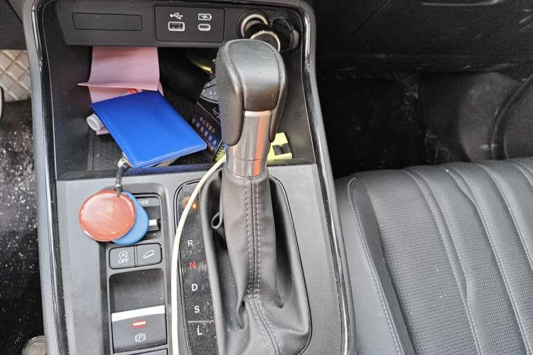 Used Honda Breeze 2023 240TURBO Two-Wheel-Drive Luxury Edition 5 Seats Gear Lever