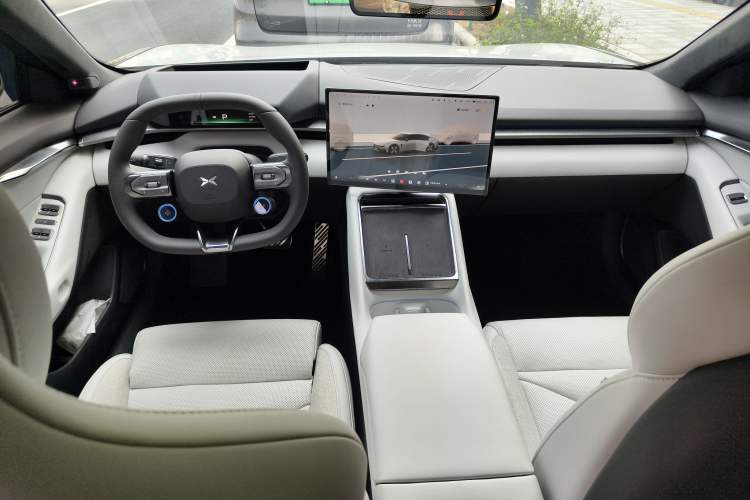 Used XPeng P7 2025 Model—750 All-Wheel-Drive High-Performance Ultra