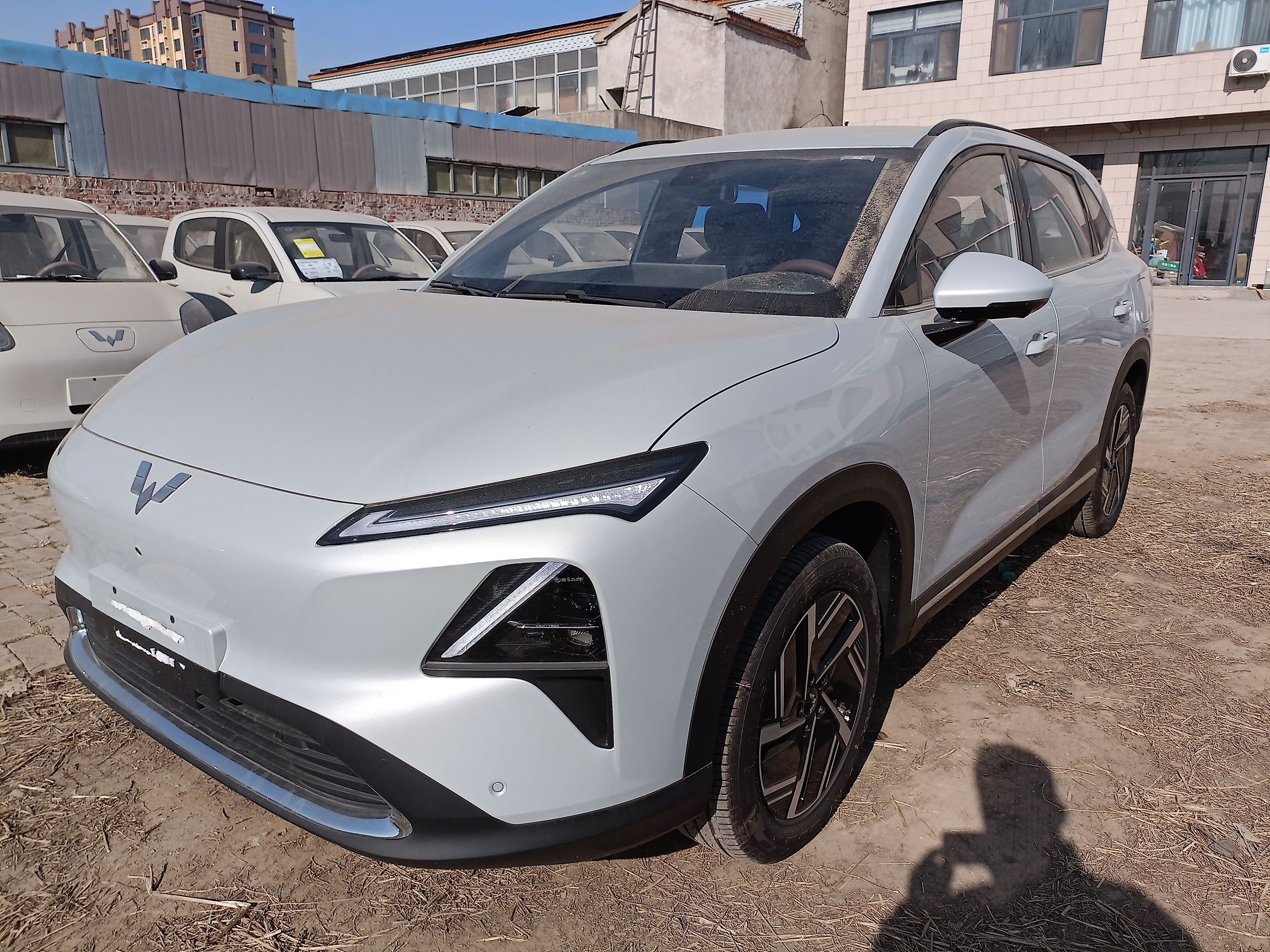 Под передней частью автомобиля