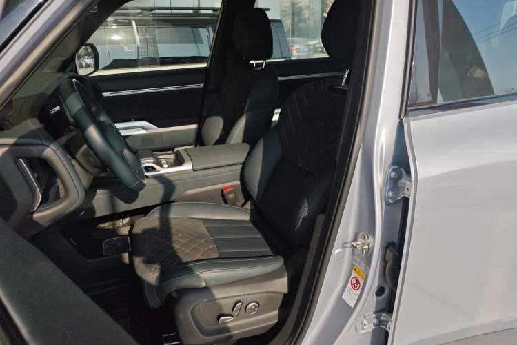 Used Deepal G318 2024 Four-Wheel-Drive Air Suspension Model