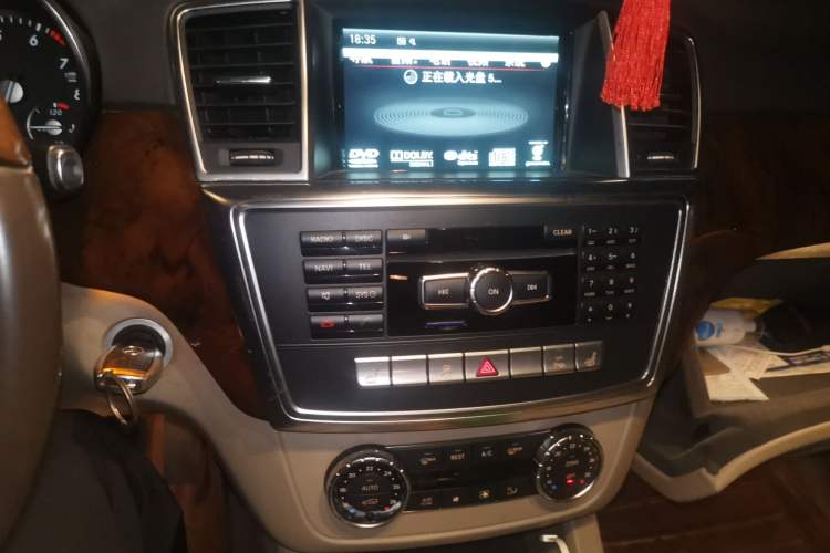 Used Mercedes-Benz M-Class 2012 ML 350 Luxury Edition Audio And AC Panel