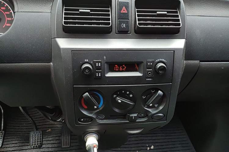 Used Wuling Rongguang S 2023 1.5L Base Version 5/7 Seats Audio And AC Panel