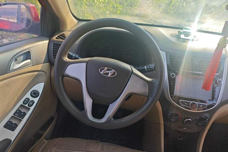 Used Hyundai Verna (older generation) 2010 Sedan 1.4L Manual Comfort GS Steering Wheel