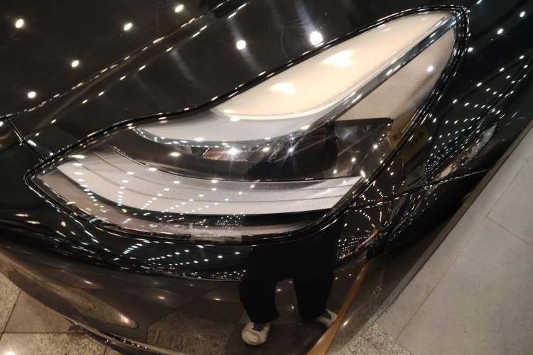 Used Tesla Model Y 2022 Long-Range All-Wheel-Drive Version Left Front Headlight