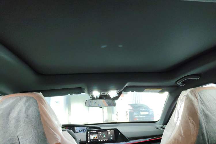 Used Changan UNI-V 2025 1.5T 500Bar Prestige Sporty Version