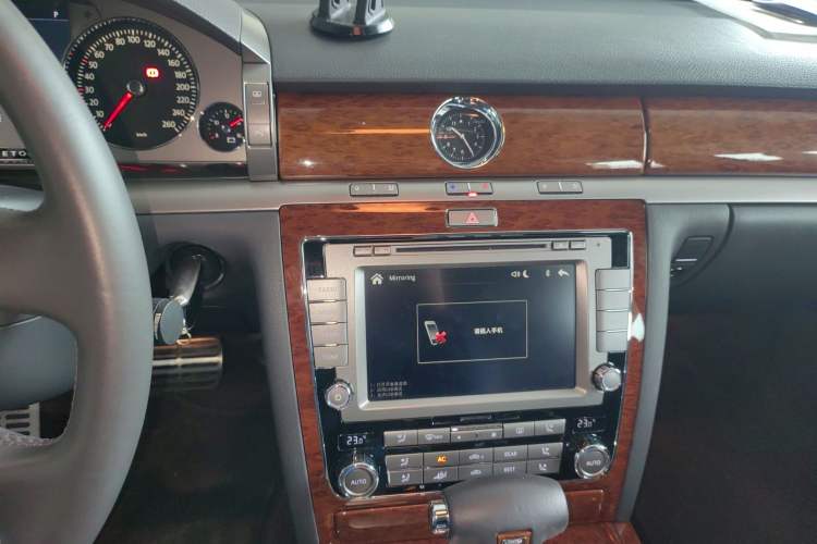 Used Volkswagen Phaeton 2012 3.0L Business Edition Audio And AC Panel