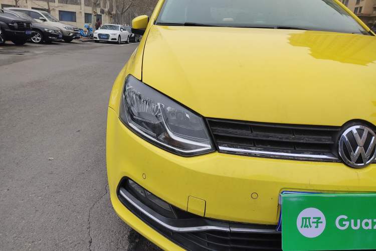 Used Volkswagen Polo 2014 1.6L Automatic Luxury Edition Right Front Headlight