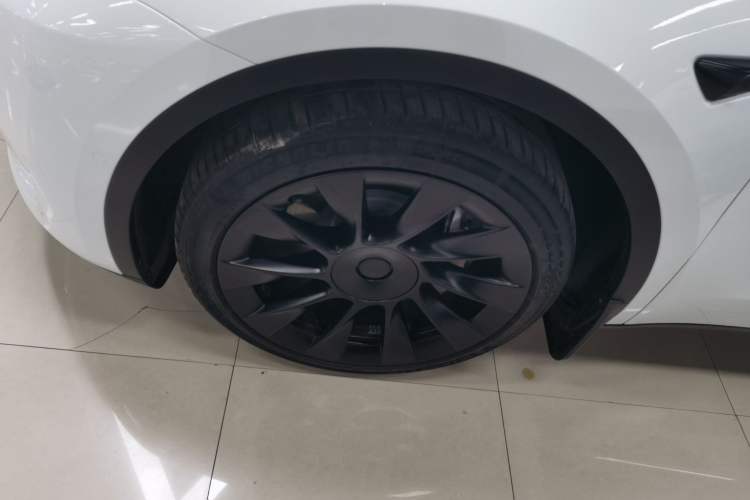 Used Tesla Model Y 2022 Long-Range All-Wheel-Drive Version
