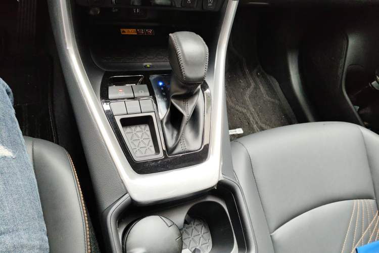 Used Toyota RAV4 2024 2.0L CVT Two-Wheel Drive Fashion Plus Edition Gear Lever