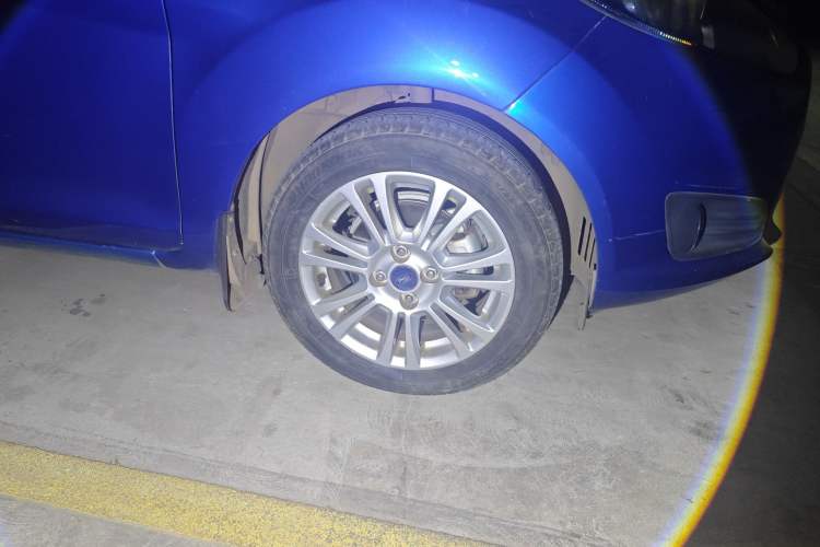 Used Ford Fiesta 2013 Sedan 1.5L Automatic Fashion Edition Right Front Wheel Hub