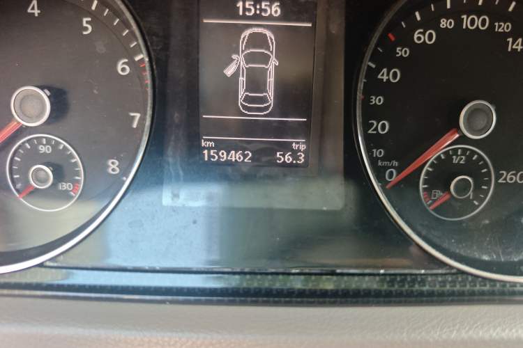 Used Volkswagen Magotan 2015 Facelift 1.8TSI Luxury Model Odometer Close Up