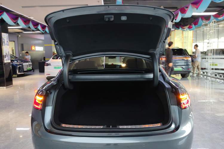 Used Hima Stelato S9 2024 All-Electric Max Rear-Drive Long-Range Version
