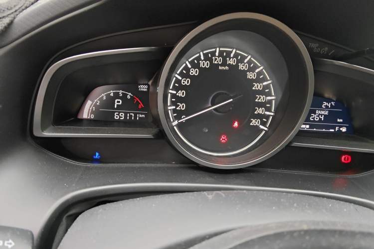 Used Mazda 3 Axela 2017 Sedan 1.5L Automatic Comfort Model Emission Standard China V
