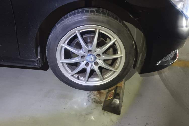 Used Mercedes-Benz B-Class 2012 B 180 Right Front Wheel Hub