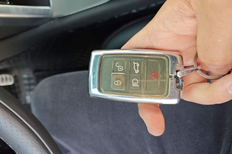 Used Land Rover Discovery Sport 2022 249 PS R-Dynamic S Performance Edition 5 Seats Vehicle Key