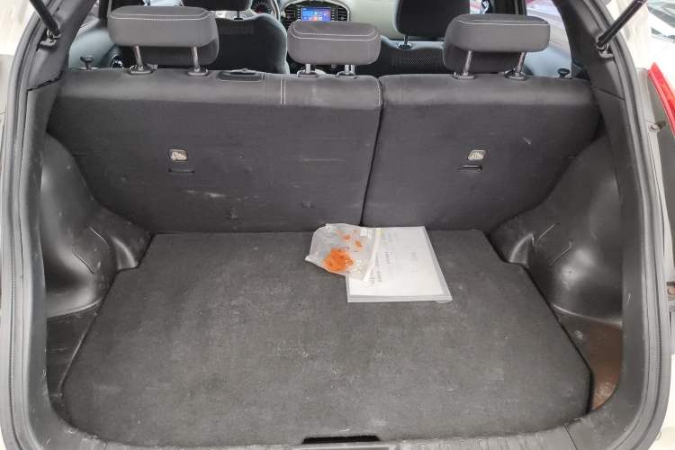 Used Infiniti ESQ 2014 1.6L Spontaneous Edition Trunk