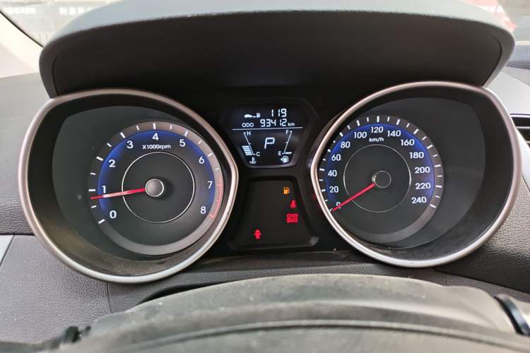 Used Hyundai Elantra (5th Generation / Langdong) 2015 1.6L Automatic Fashion Model
