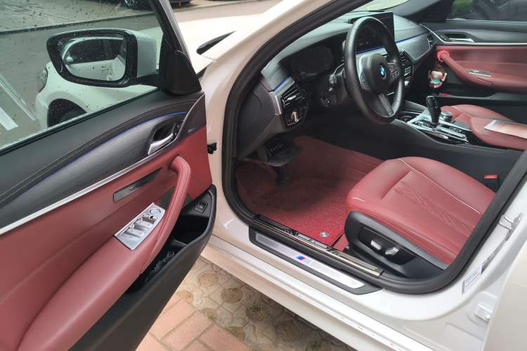 Used BMW 5 Series 2023 530Li Leading Model M Sport Package Driver Seat