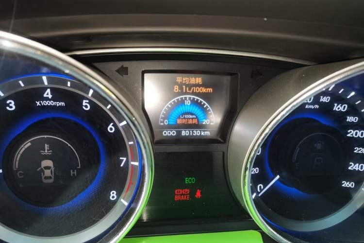 Used Hyundai Sonata 2011 2.0L Automatic Supreme Edition Odometer Close Up