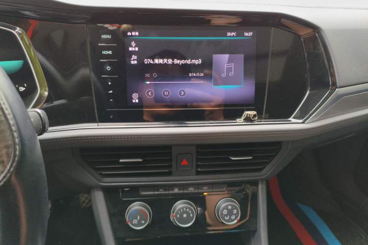 Used Volkswagen Sagitar  Audio And AC Panel