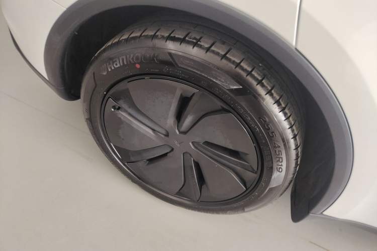 Used Tesla Model Y 2025 Long-Range All-Wheel Drive First Edition