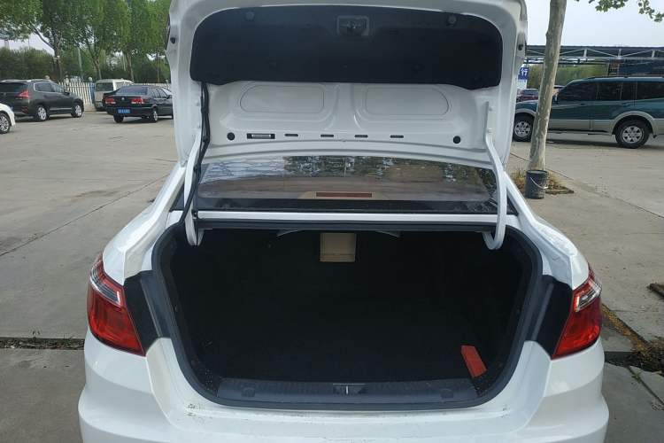 Used CHANGAN Eado 2016 1.6L Manual Fashion Edition Trunk