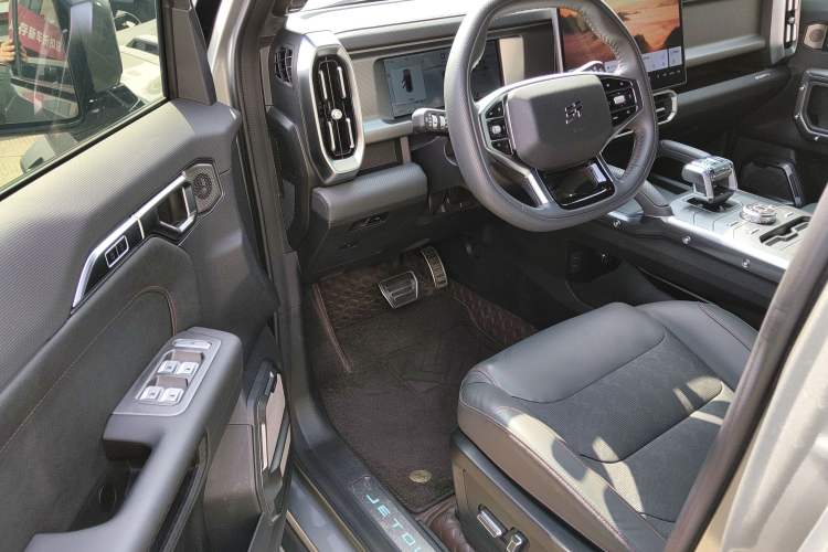 Used JETOUR Traveler C-DM 2024 C-DM 208KM Mountain & Wilderness Edition
