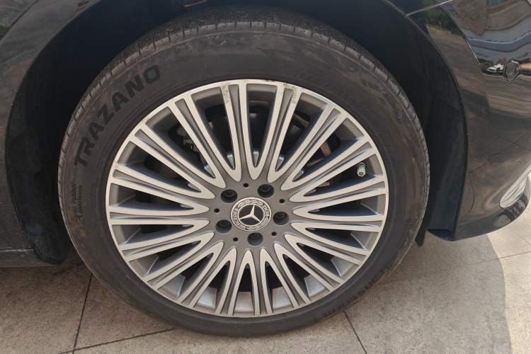 Used Mercedes-Benz E-Class 2021 E 300 L Luxury Model Right Front Wheel Hub