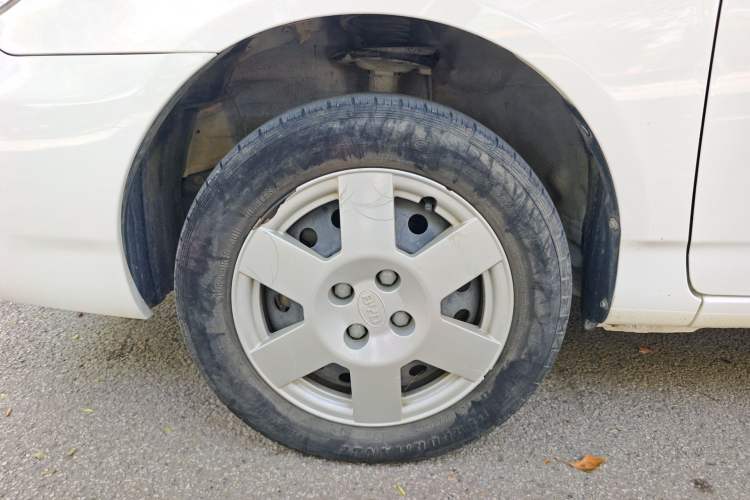 Used BYD F3 2012 Energy-Saving Model 1.5L Manual Comfort Version Left Front Wheel Hub