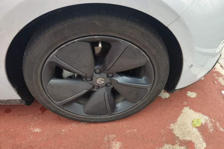 Used Leapmotor C01 2022 Rear-Drive Long-Range Version Right Front Wheel Hub