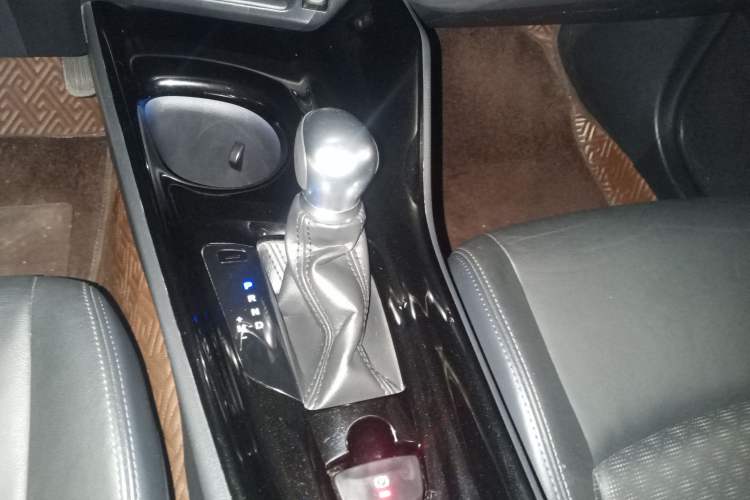 Used Toyota IZOA 2018 2.0L Yichi Version China VI Standard Gear Lever