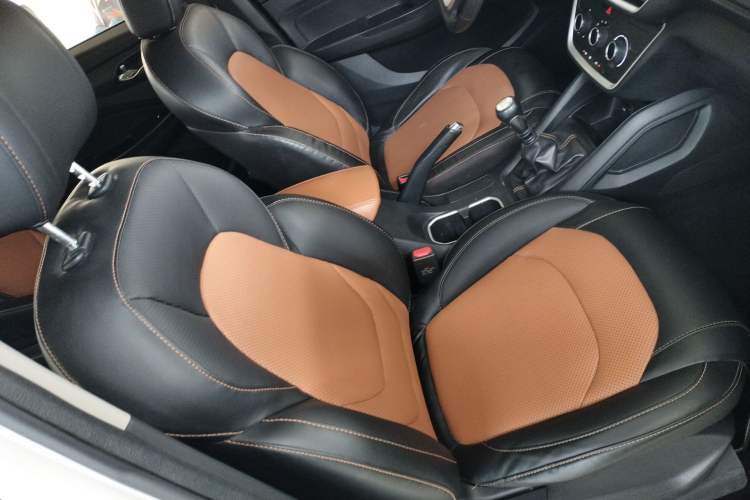 Used Wuling Hongguang S3 2019 Automatic Clutch Version 1.5L Manual Comfort Model China V Standard Right Front Seat