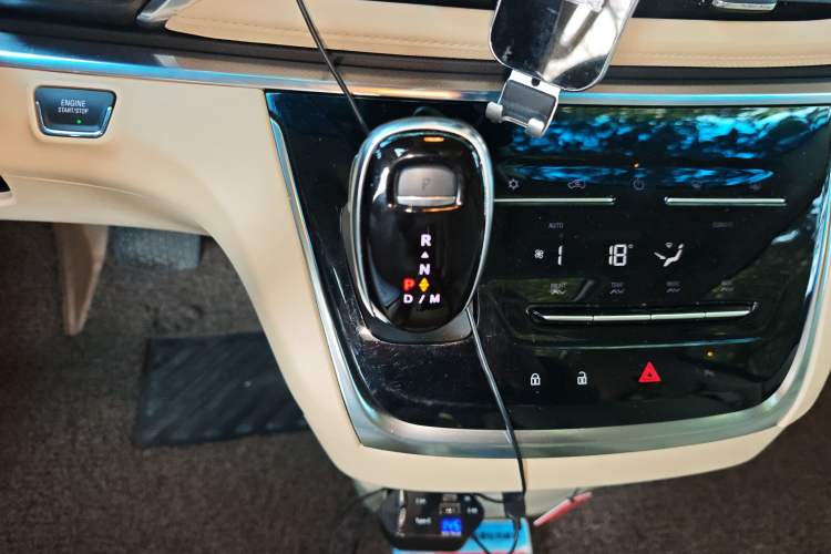 Used Buick GL8 2023 Facelifted Land Cruiser Executive Luxury Version