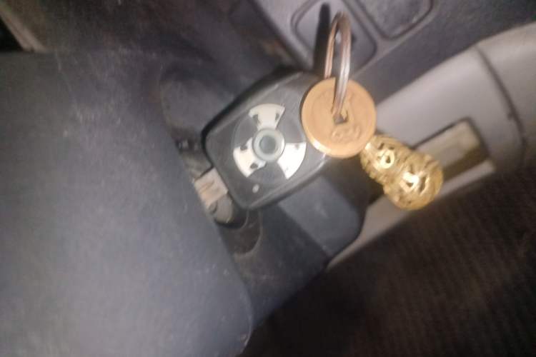 Used FORTHING Lingzhi 2013 M3 1.6L 7-Seater Luxury Model Vehicle Key