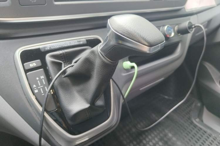 Used SAIC MAXUS Xintu V80 2024 Aotong Value Edition 6AMT Long Wheelbase Mid-Roof Model 127 Ps 6/7/8/9-Seater