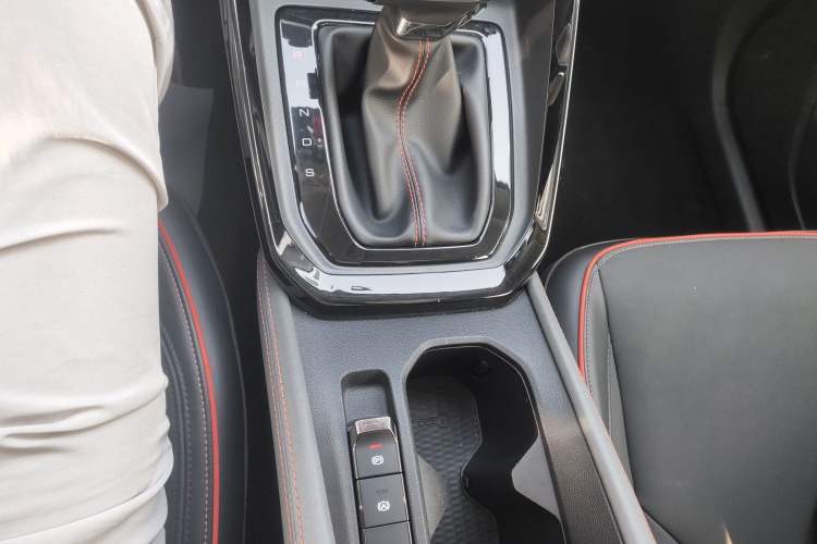 Used Baojun RS-3 2020 1.5L CVT 24-Hour Online Luxury Edition Gear Lever