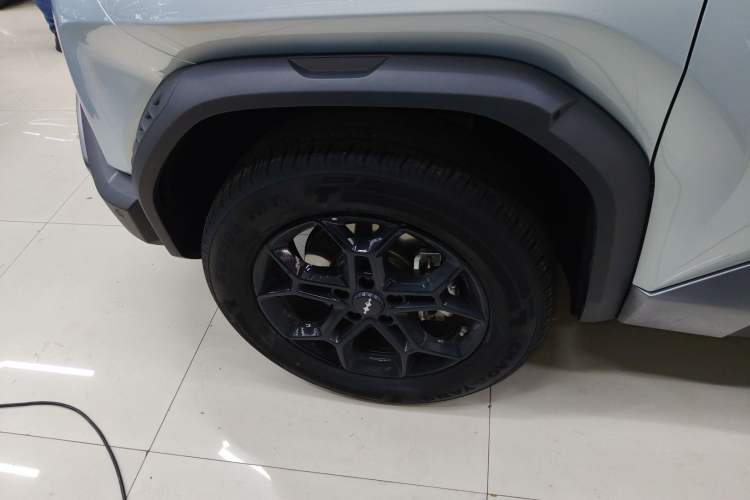 Used Formula Leopard Titanium 3 2025 501 km Range Rear-Wheel Drive Intelligent Driving Pro Version Left Front Wheel Hub